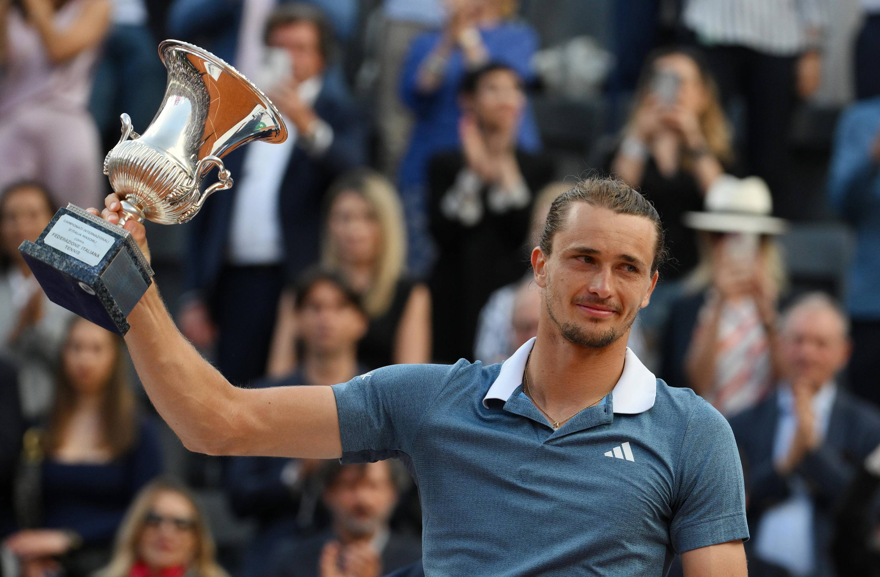 爱游戏2026-年终总决赛鏖战拉沃尔杯，兹维列夫带队取胜