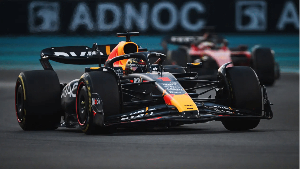 爱游戏-雷诺车队逆转红牛二队，拉塞尔状态火热