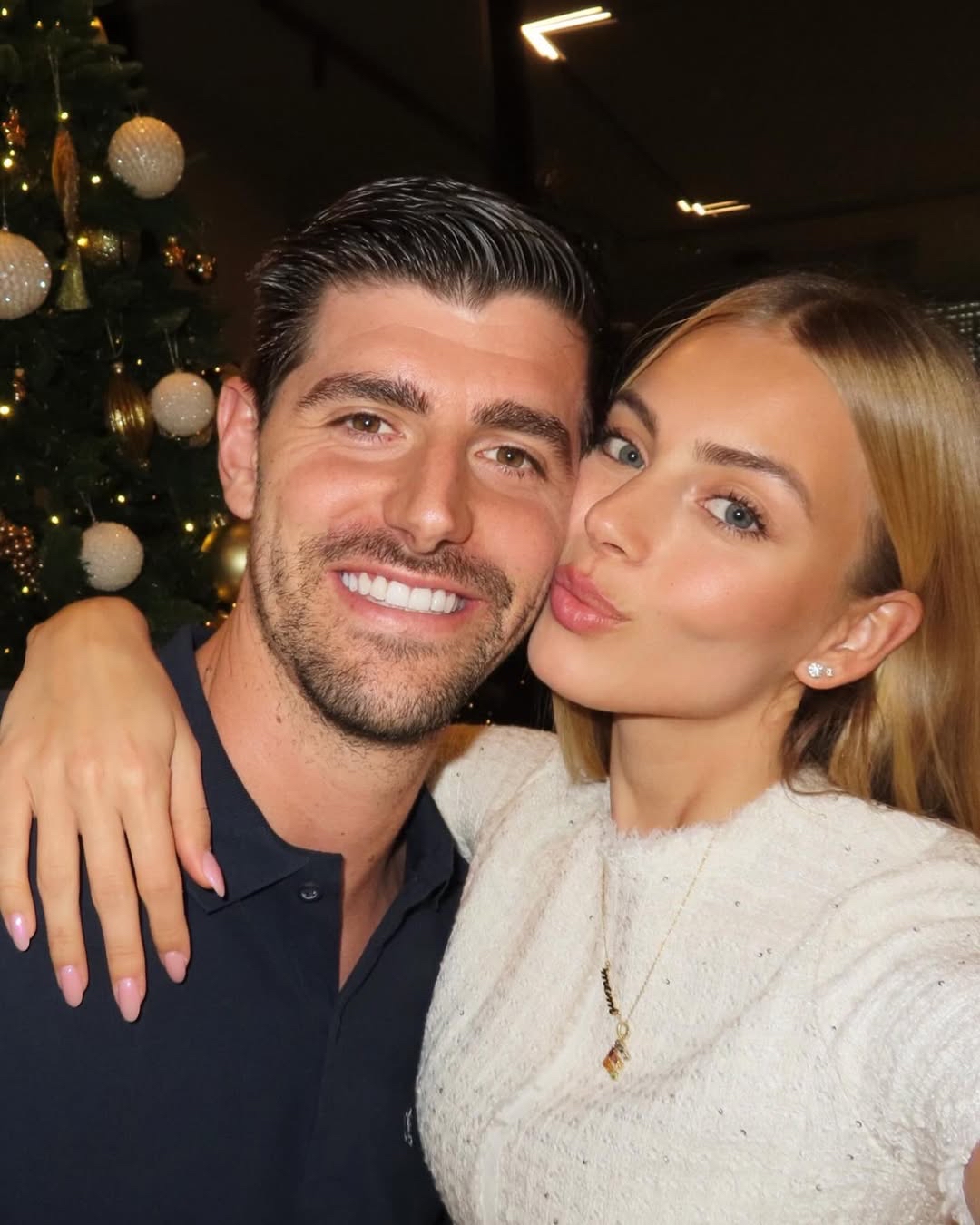 爱游戏tv-瑞典逆转切尔西，库尔图瓦惊艳四座