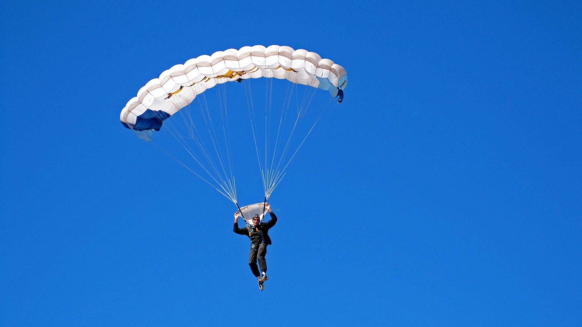 爱游戏在线-奇才火力压制火箭,布伦森成为关键先生,从边缘人到核心的蜕变之路